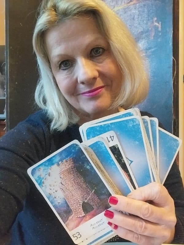 Photo de Emma, voyant spécialisé en Tarot, Médiumnité, Pendule