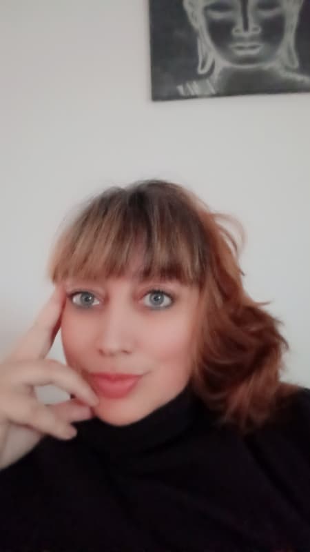 Photo de Célia, voyant spécialisé en Tarot, Cartomancie, Énergétique